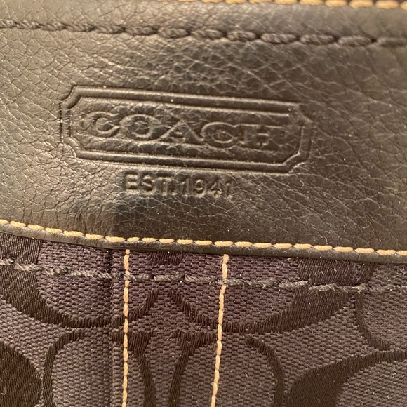 Coach purse - Picture 2 of 4